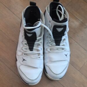 Jordans Men's White and Black Athletic Shoes